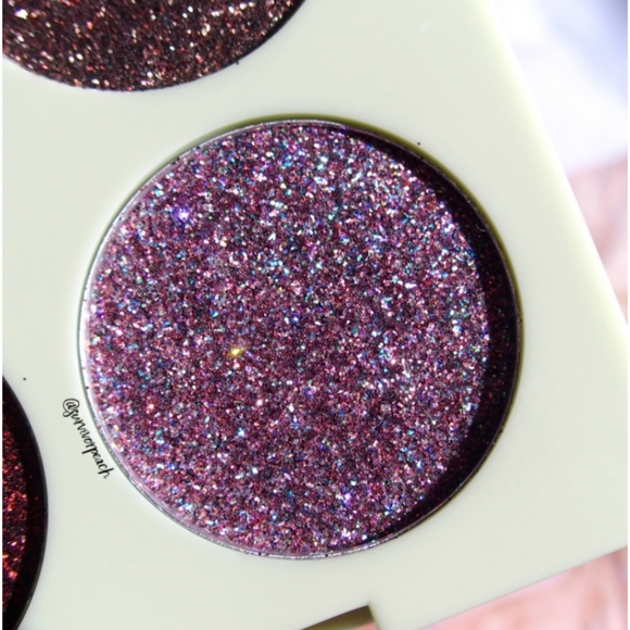 2/$20! Pixi Glittery Eye Quad - Rose Bronze - Picture 6 of 12
